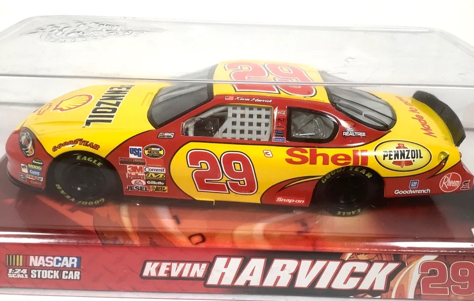 Kevin Harvick 1:24 Winner's Circle #29 NASCAR Shell Pennzoil 2007 Diecast Car. - Image 2 of 4
