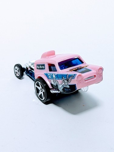 Hot Wheels Bugs Bunny HW Poppa Wheelie Looney Tunes #FKC73 NRFP 2017 Pink 1:64 - Picture 3 of 4