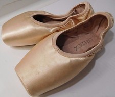 CAMBRE BROAD TOE 3 SHANK POINTE SHOE SIZE 6.5M, 8.5N 5.5W, 6.5N, 8W,6W CAPEZIO