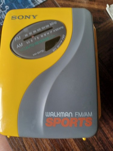 SONY YELLOW SPORTS WALKMAN WM-SFX30 AM/FM CASSETTE WITH HEADPHONES TESTED WORKS