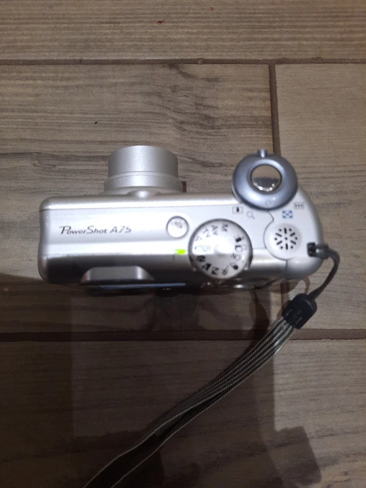 Canon PowerShot A75 Silver Compact Digital Camera - 3.2megapixel #84a - Image 4 of 4