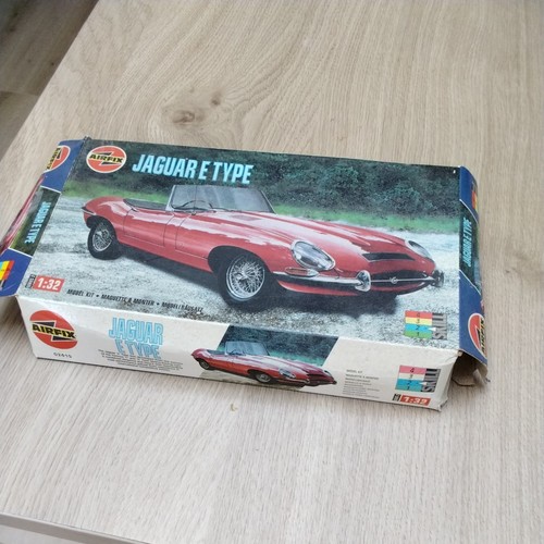 Airfix Vintage Jaguar E Type Model Kit 1:32 aged box but contents good