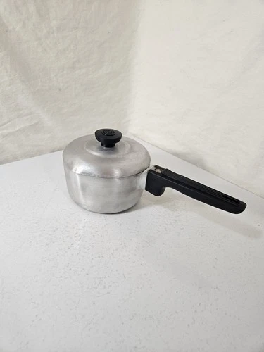 Vintage Wagner Ware Sidney O Magnalite 4681-1/2 P - With Lid