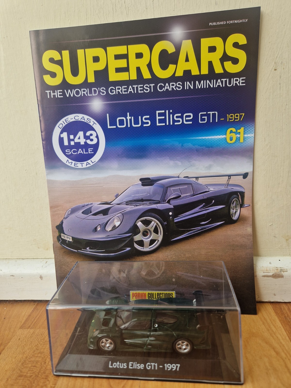 1/43 Panini Supercars Collection 1997 Lotus Elise GT1 Car #61 with Magazine