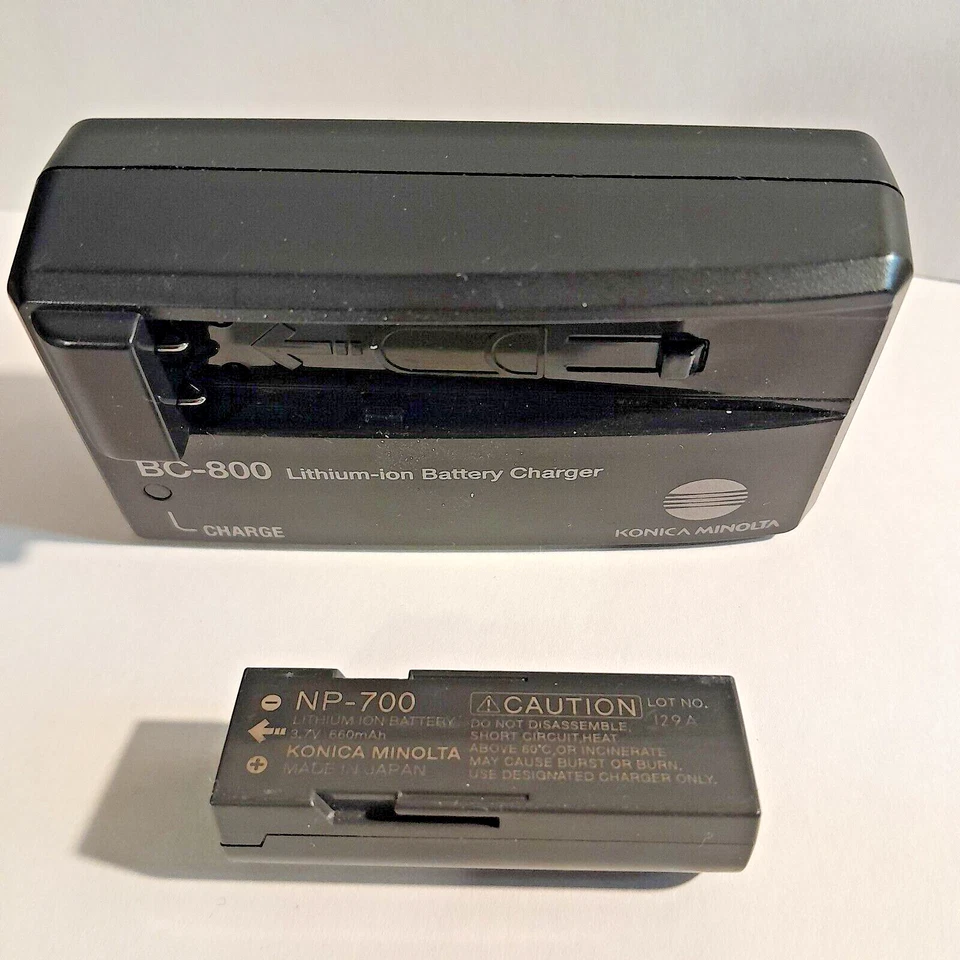 Cargador de batería Konica Minolta BC-800 y batería NP-700--sin cargador Foto 2 de 4