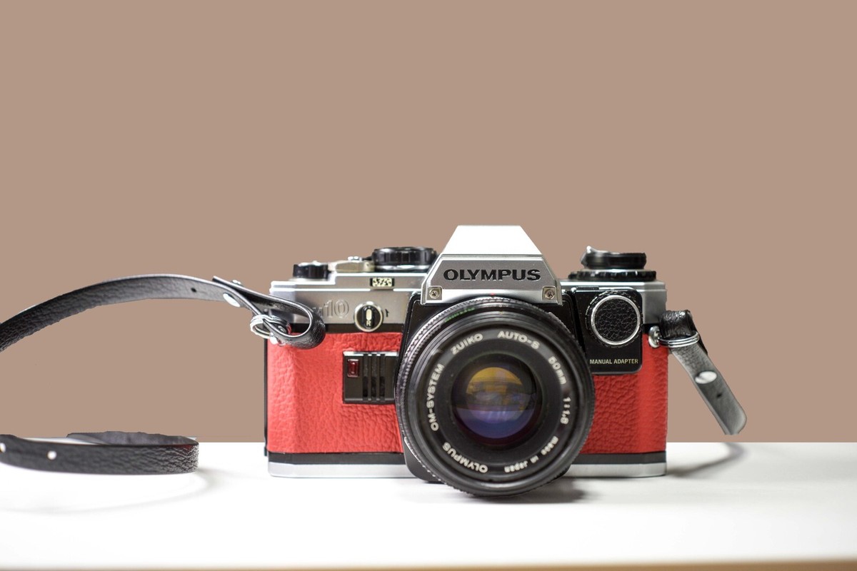 OLYMPUS OM10 35mm Film Camera w 50mm f/1.8 Zuiko| Adapter, Case OLYMPUS OM10 35mm Film Camera w 50mm f/1.8 Zuiko| Adapter, Case