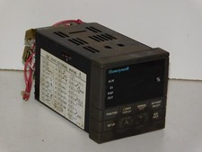 Honeywell DC300E-E-0B3-10-0000-0 Temperature Control Module UDC3000 Versa Pro