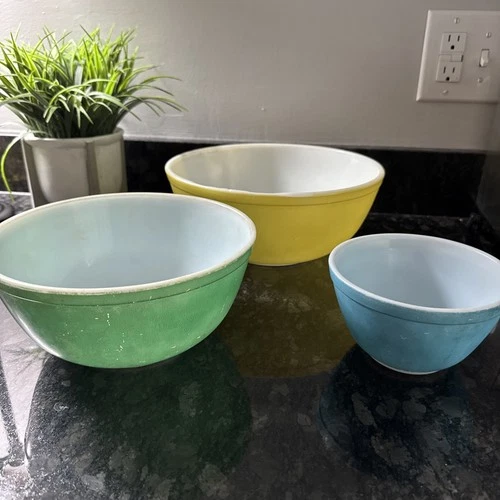 Pyrex Vintage Nesting Mixing Bowl #404 Yellow #403 Blue #401
