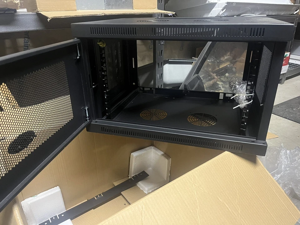 Tripp Line Non Swinging Wall Mounted Smart Server Rack SRW6U - Image 2 of 4