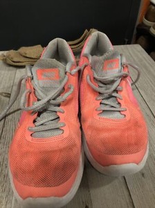 pink and gray tennis shoes