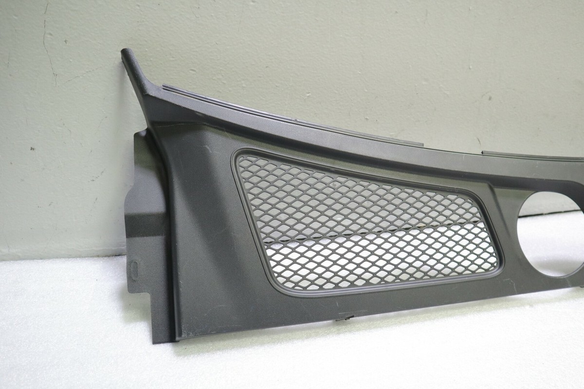 Porsche Macan Front Wiper Windshield Cowl Panel 95B819447G 2015  