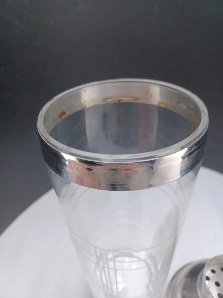Coctelera de vidrio RETRO ART DECO rejilla grabada borde y tapa de acero inoxidable Foto 4 de 4