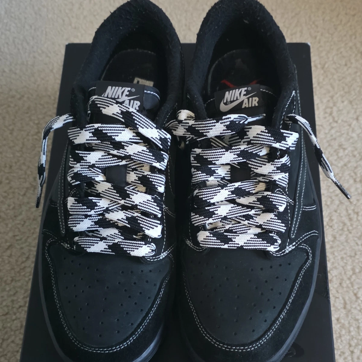 Jordan 1 Retro Low OG SP x Travis Scott Black Phantom - огромный