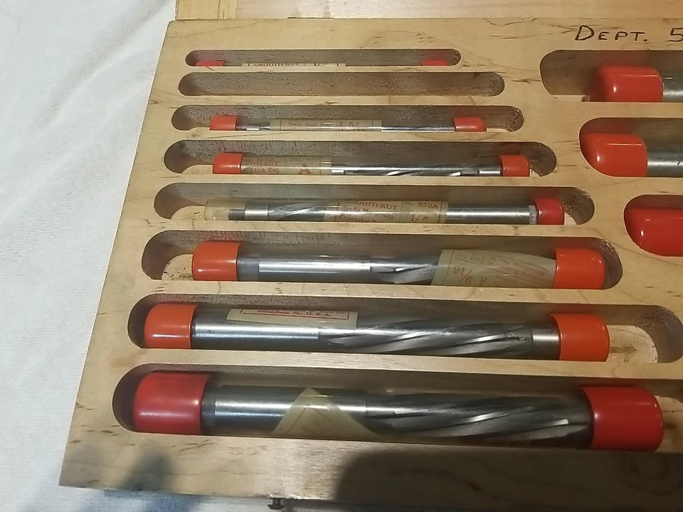 Millersburg R&T Co. Set #15  1/4" to 1" x 16 H.S. Spiral Flute Expansion Reamers - Image 3 of 4