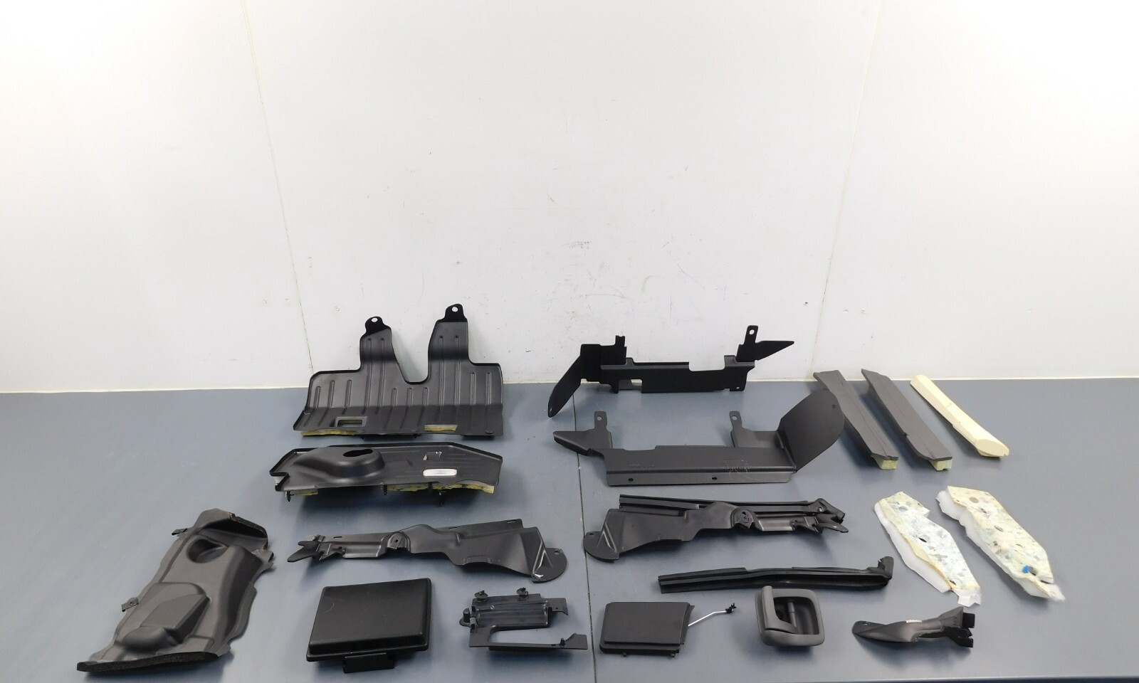 2014 12 - 18 Aston Martin V12 Assorted Panels #1697 L5  