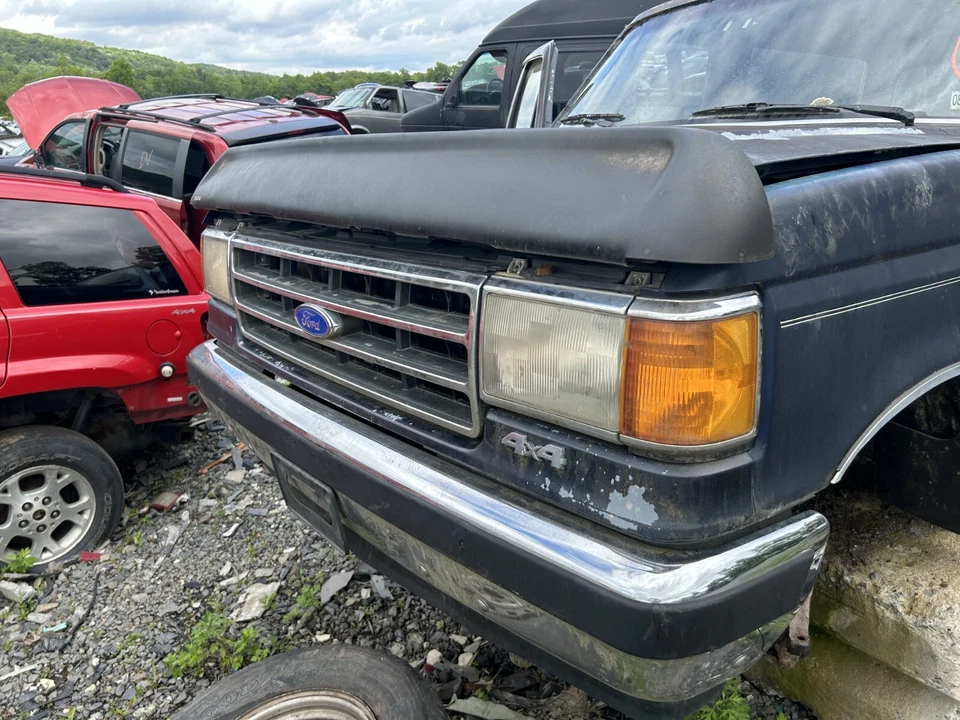 87-91 Ford F-150 BRONCO - DEFLECTA-SHIELD Bug Stone Protector de viento - 74,75" de largo Foto 4 de 4