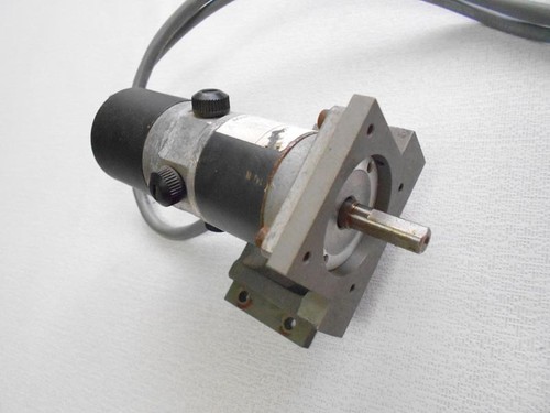 Yaskawa UGRMEM-01SSW11 MINERTIA MOTOR RM SERISE - Picture 2 of 4