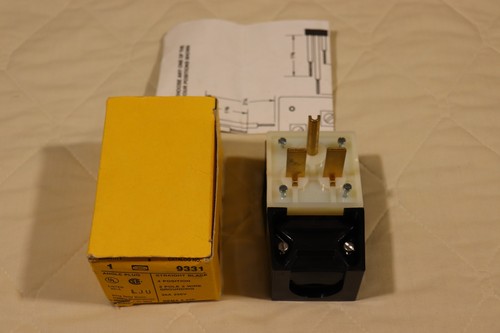 Hubbell 9331 Straight Blade Angle Plug 30A 250V 2 Pole 3 Wire Grounding 6-30P