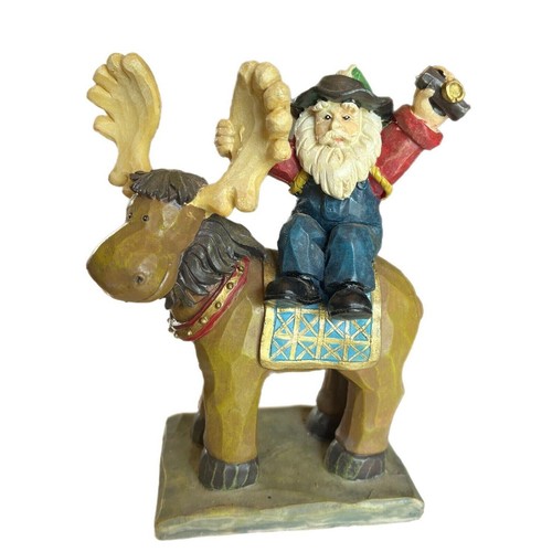 Anthropomorphe Weihnachtselch Harz Skulptur Schürfer mit Fisch unsigniert EUC