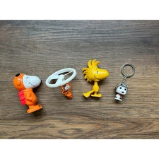 McDonalds Peanuts Snoopy Woodstock Toys Figures Keychain Kids Lot of 4