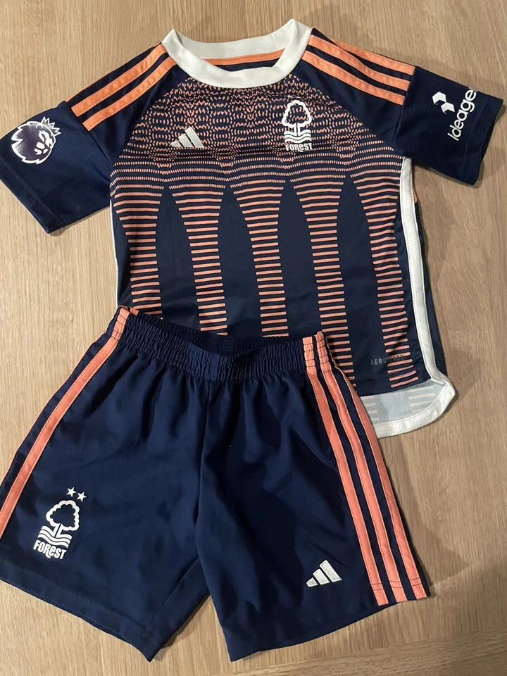 Kids Adidas Notting Forest Football Shirt and Shorts kit Age 4-5 - Image 1 of 4