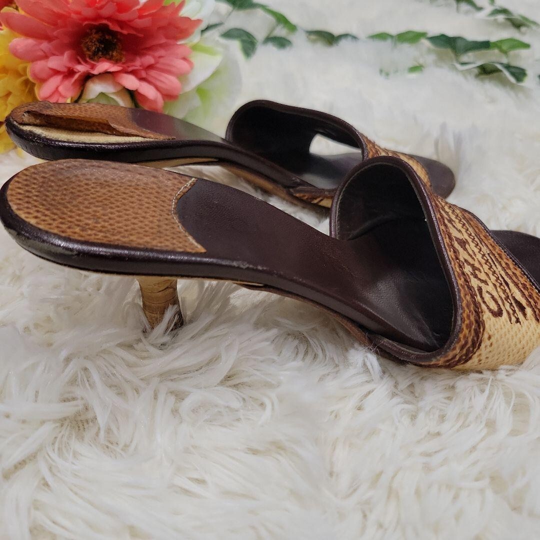 CHANEL ベージュ・黒 ミュール 35 Chanel Leather Heel Pumps Beige x Black 35 Coco Mark Stitch