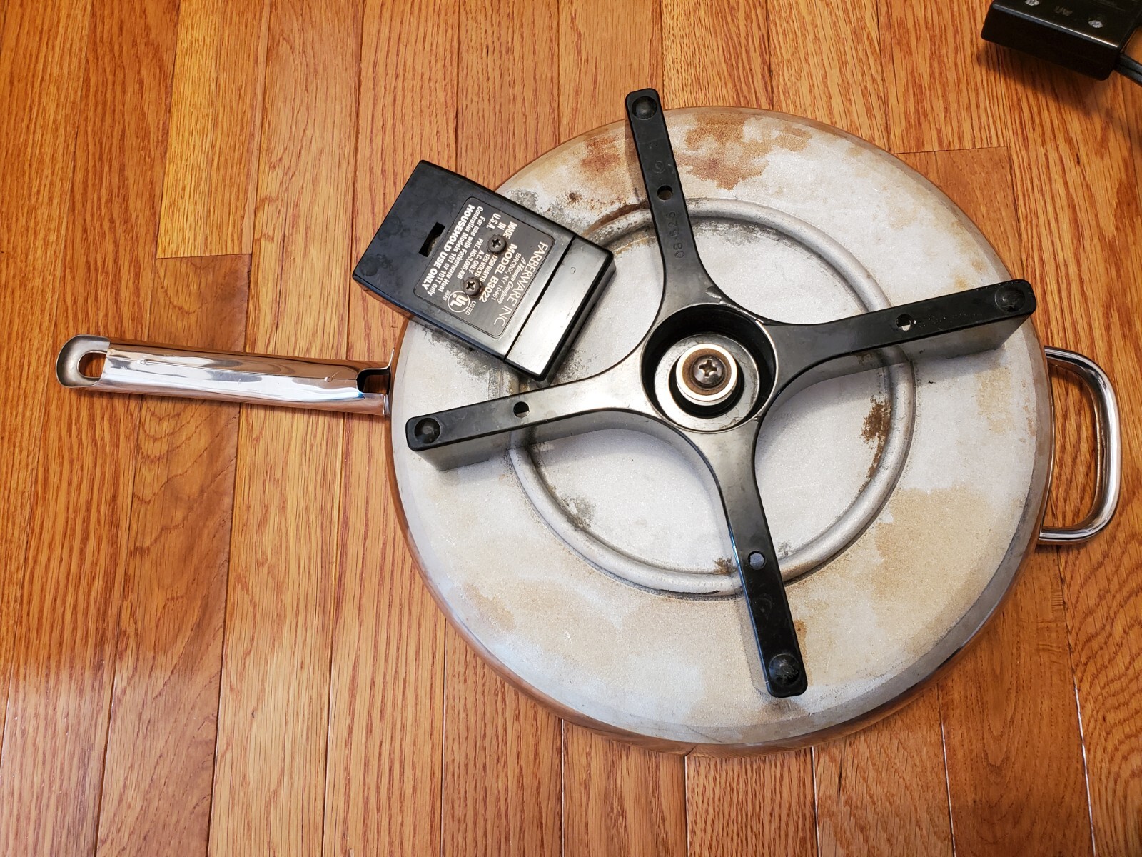 Farberware B3022 NonStick Electric 12" Skillet W/Dome Lid and Model