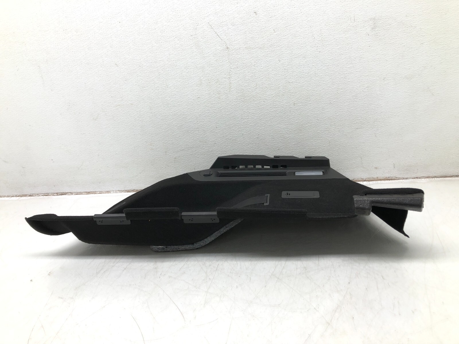 2017-2022 MASERATI LEVANTE LEFT DRIVER REAR QUARTER TRIM COVER PANEL OEM.