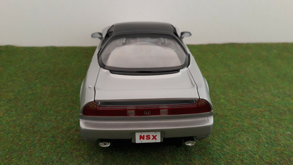 Honda NSX Grise 1/18 – Revell 8836 – Miniature Collection Zamac (sans Boîte)