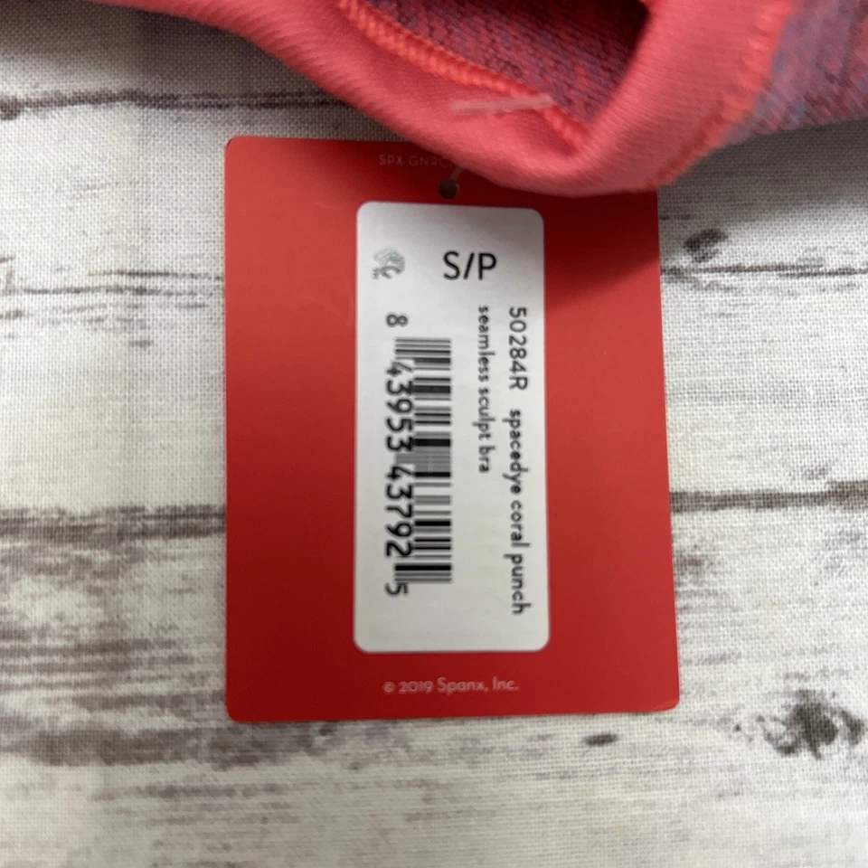 Sujetador deportivo Spanx esculpido sin costuras pequeño coral cruzado espalda ajustable Foto 3 de 4