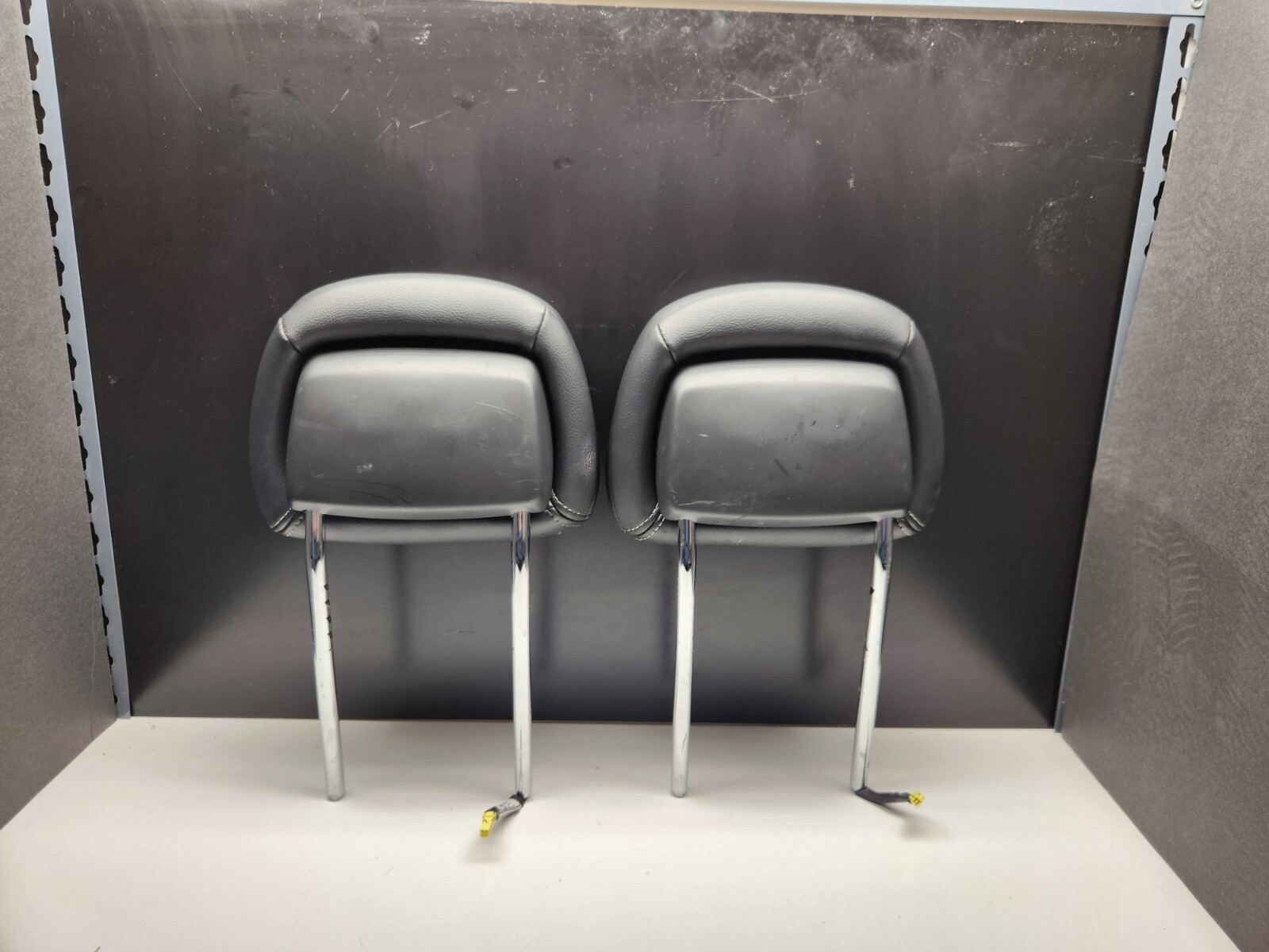 1017 Jeep Patriot Compass Front Seat Active Head Rest Headrest Set