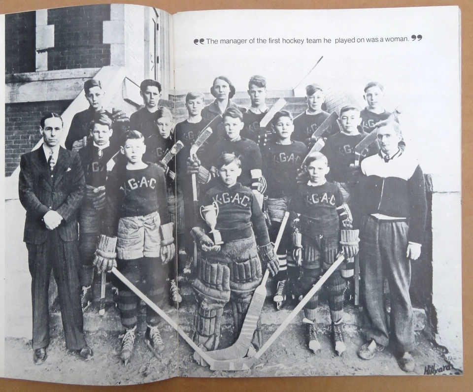 Red Wings Gordie Howe signed 25 Years in NHL Program ! - Image 4 of 4