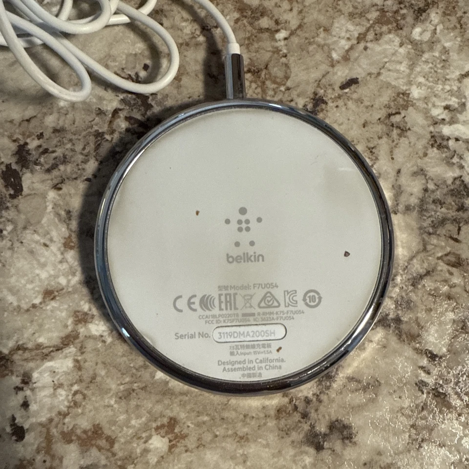 Cargador rápido Belkin inalámbrico Boost Up optimizado para iPhone blanco modelo F7U054 Foto 2 de 4