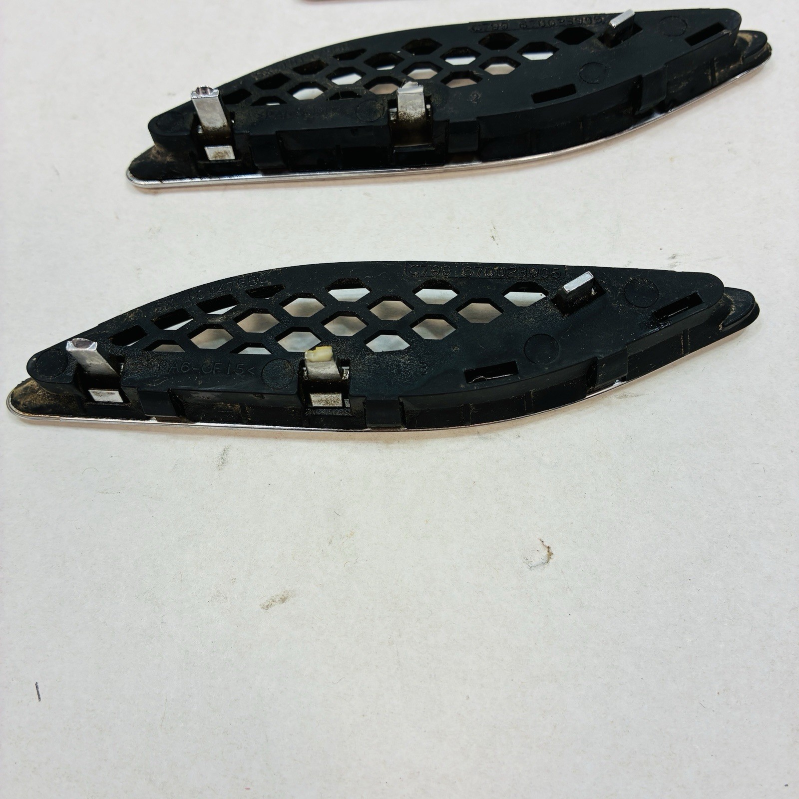 2014-2019 MASERATI GHIBLI SQ4 LEFT DRIVER FRONT FENDER VENT GRILL TRIM x3 OEM