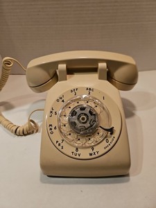 Vintage AT&T Bell System Rotary Dial Landline Phone Beige  Cream