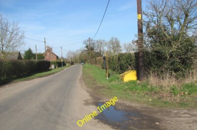Foto 6x4 Körnung Tonne neben Wymondham Road Bunwell Boden c2014
