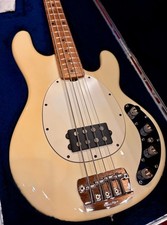 Bajo usado Music MAN Stingray 4 Wht 1998