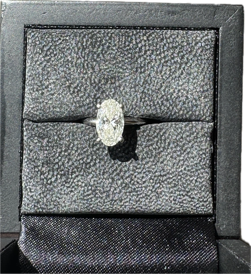 Anillo de diamantes ovalados naturales de 2 quilates certificado por GIA forma alargada única - ¡Gran aspecto! Foto 4 de 4