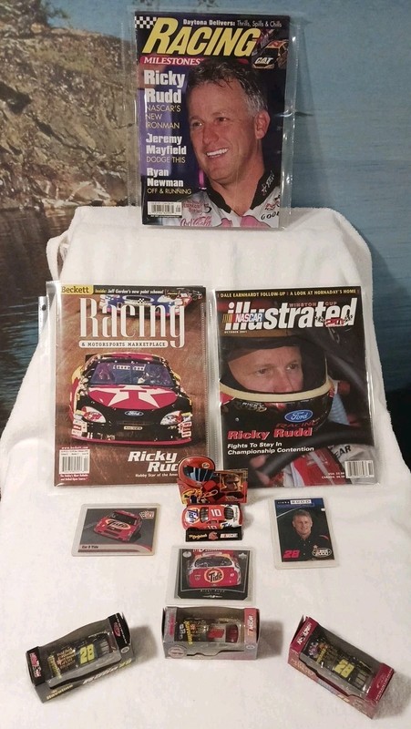 RICKEY RUDD 4 1:64 SCALE STOCK CARS, 3 TRADING CARDS AND 3 MAGAZINES.      ■LOT■