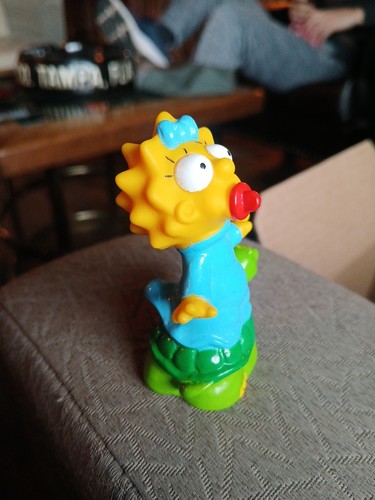 THE SIMPSONS MAGGIE SIMPSON STANDING ON TURTLE FIGURE 1990 VINTAGE 3" - Picture 2 of 8