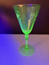 1920-te zielony uran wazelina kieliszek do wina 7"