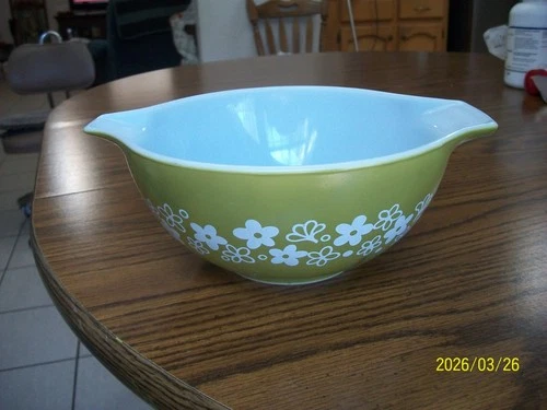 Vintage Pyrex 442 Green Bowl with Flower Design 1-1/2 Qt.