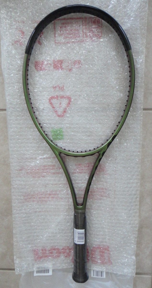 WILSON Blade PRO 18x20 V8 Tennis Racquet (4 3/8) FRM 3