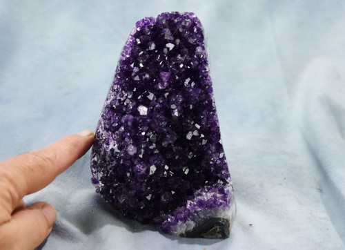 POLIERTER RAND Amethyst Geode Kathedrale Uruguay flach freistehend 136 mm 5,4 Zoll 206 g - Bild 1 von 24