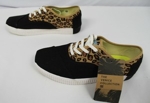 toms leopard sneakers