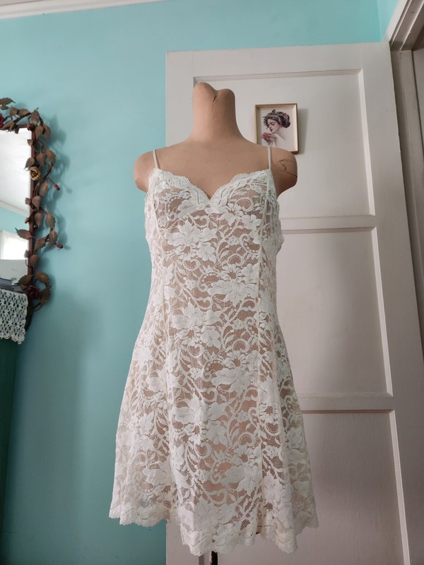 Victoria's Secret Ivory Lace Slip Size M
