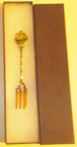 #261) SILVER PLATED CAKE FORK MOUNT ROBSON B.C. CANADIAN ROCKIES CANADA HIGHEST - Picture 2 of 2