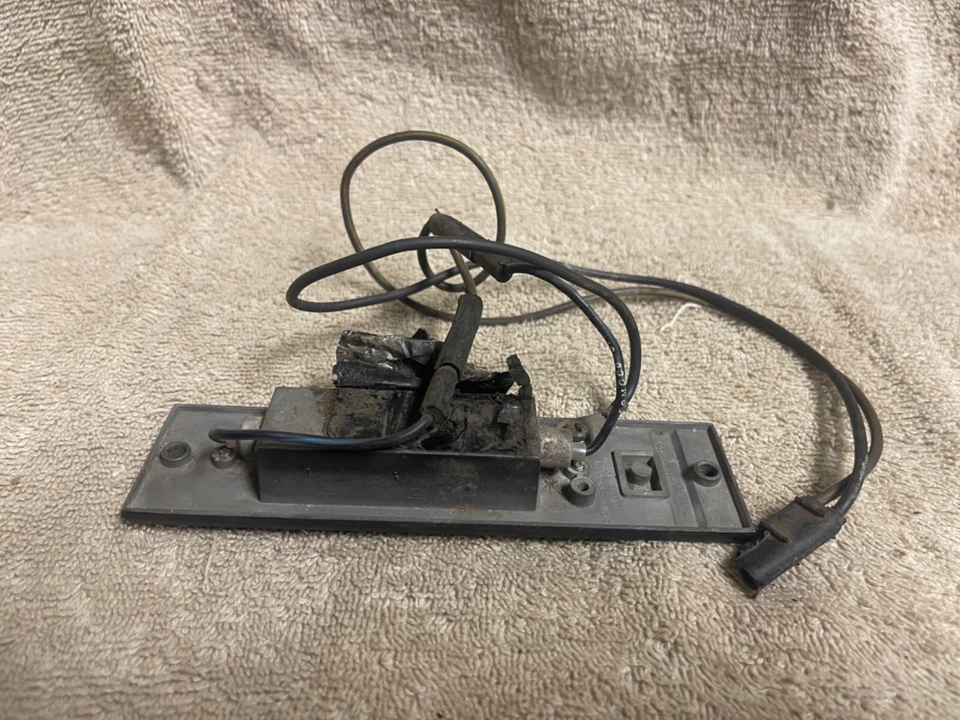 FORD C9WB-15A651-A 1969-70 MERCURY COUGAR XR7 TABLERO MAPA LÁMPARA CORTESÍA USADA Foto 3 de 4