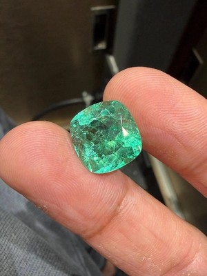 100% Natural 10 Ct Colombian Green Emerald Certified Cushion Cut Loose Gemstone