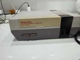 Nintendo NES Control Deck Konsole und 2 Controller Ref H174